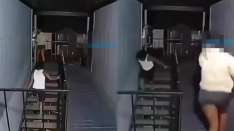 فتاة تنقذ حبيبها من عصابة مُسلحة.. فيديو