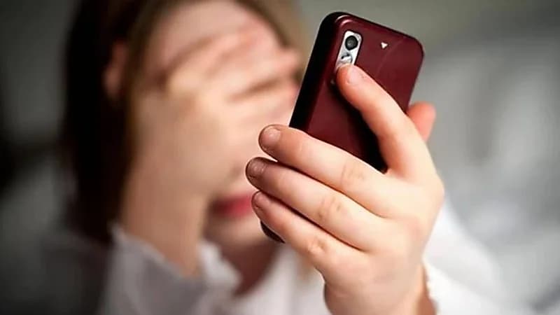 3 سنوات سجن لفني جوالات ابتز فتاة بفيديوهات خاصة.. فيديو