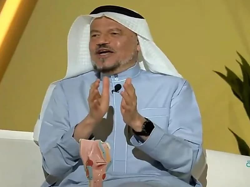 طبيب يوضح متى يكون فقدان الصوت المفاجئ خطيرًا.. فيديو