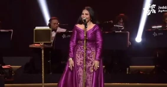 أحلام تقلد صرخات الجمهور في حفلها بجدة.. فيديو