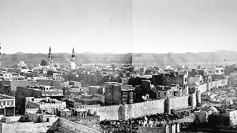 أول صورة فوتوغرافية للمدينة المنورة تُنشر منذ 160 عامًا