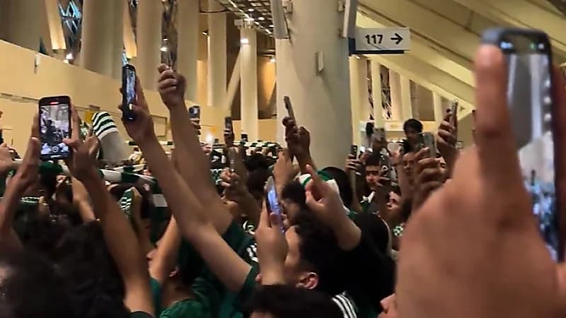 هتافات حماسية لجماهير الأهلي قبل مواجهة الهلال .. فيديو