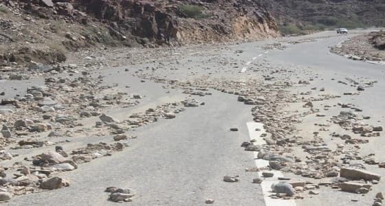 بالصور.. أمطار الجمعة تكشف سوء تنفيذ عقبة كساب بأضم