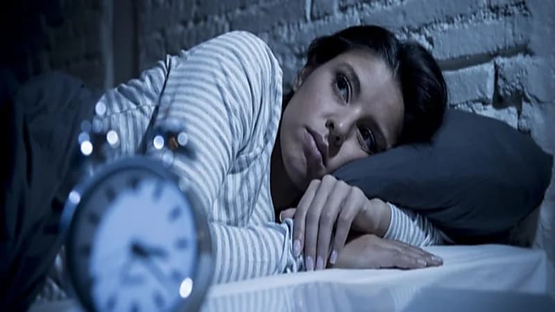 عادة خطيرة أثناء النوم تزيد الإصابة بالنوبات القلبية