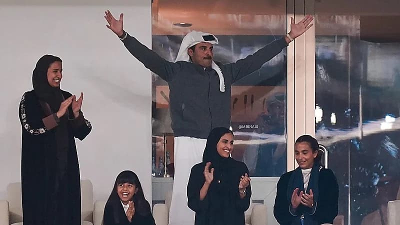 أمير قطر يحتفل بتأهل منتخب بلاده لنهائي كأس آسيا 2023 .. فيديو