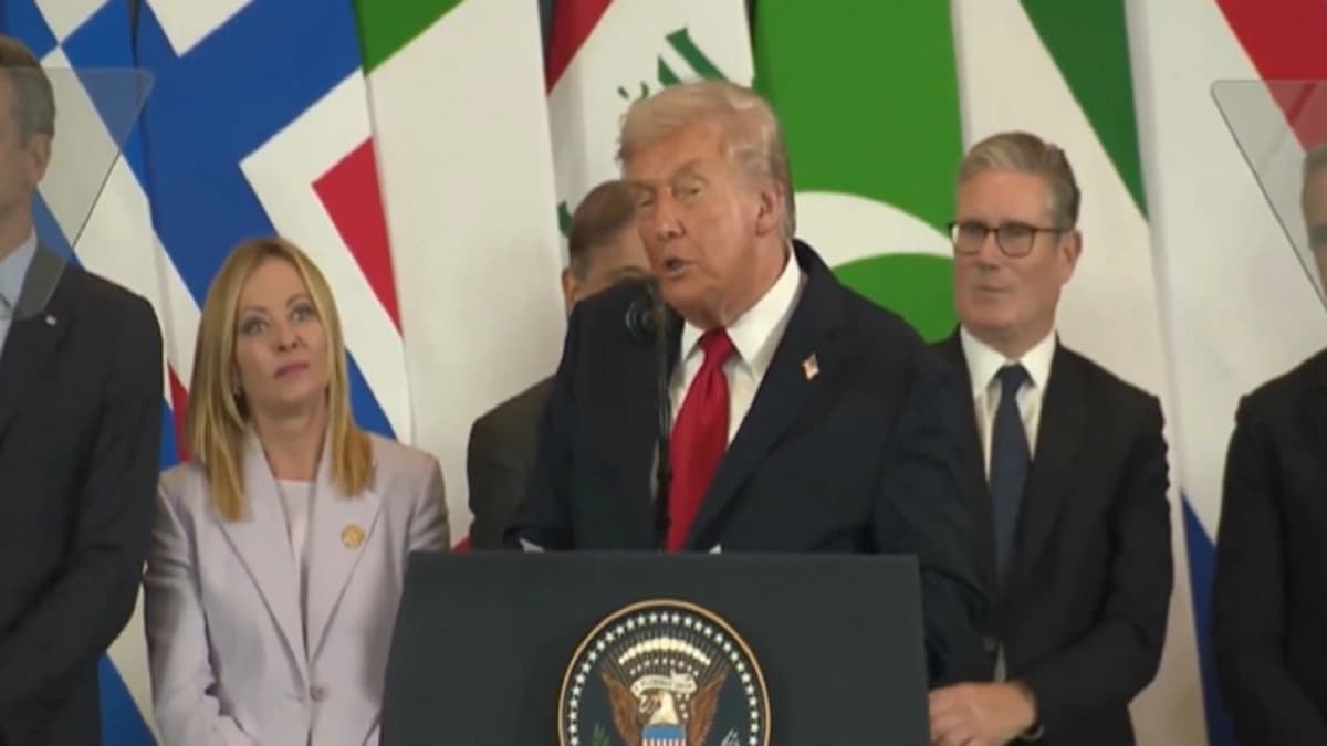 ترامب يتغزل في جمال رئيسة الوزراء الإيطالية بقمة شرم الشيخ .. فيديو