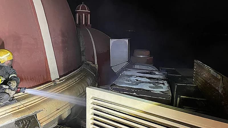 مدني الخبر يخمد حريقًا في وحدة تكييف بأحد المطاعم