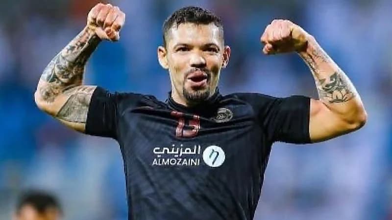 كارلوس يرفض الإعارة ويعود للشباب