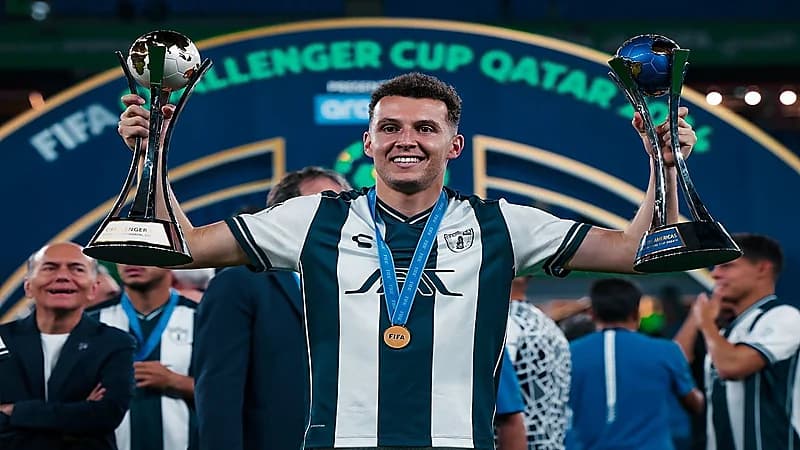 أسامة إدريسي يتحدى الهلال ويُعلن طموحه في كأس العالم للأندية