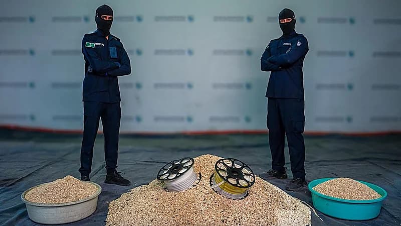 إحباط تهريب نحو 3 ملايين حبة كبتاجون في منفذ البطحاء .. فيديو وصور