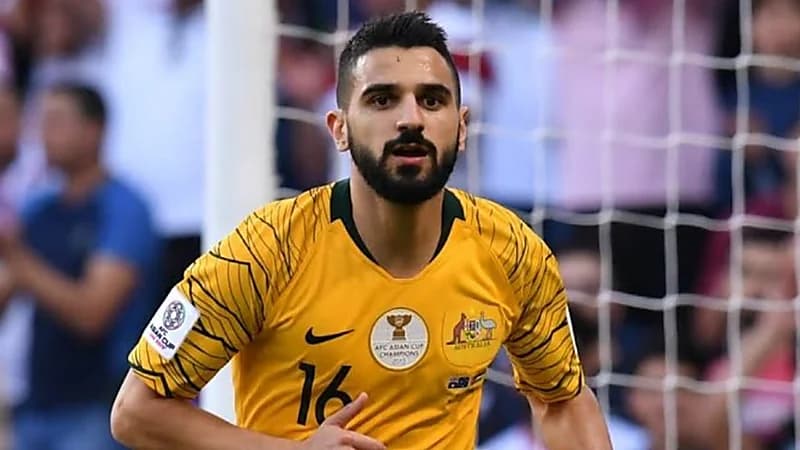 النصر يُعلن تعاقده مع الأسترالي عزيز بيهيتش