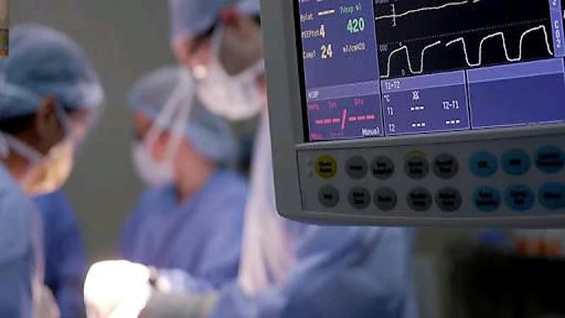 بالفيديو.. إجراء عملية قسطرة باستخدام تقنية جديدة لأول مرة بالمملكة