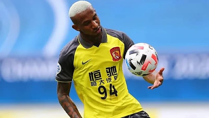 هل سيخفض "تاليسكا" راتبه للانتقال إلى بشكتاش التركي ؟