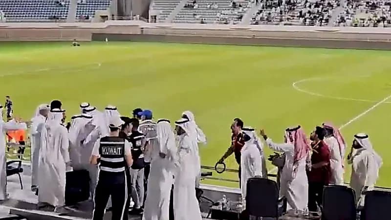 اشتباك في المنصة بمباراة القادسية والكويت.. فيديو