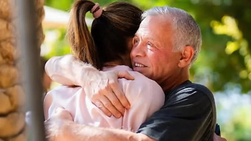 برسالة وصورة رومانسية الملكة رانيا تهنئ الملك عبدالله بعيد ميلاده