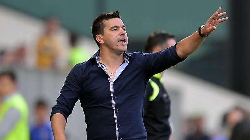 ضمك يُعلن تجديد عقد المدرب كوزمين كونترا