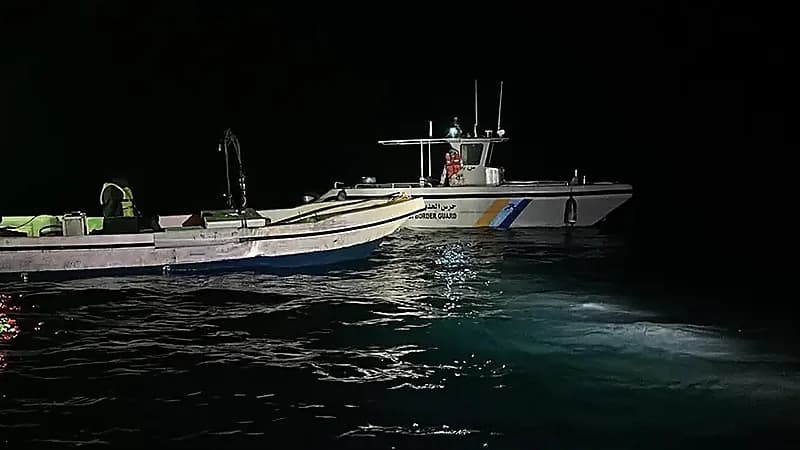 إنقاذ مواطنَين تعطلت واسطتهما البحرية في عرض البحر