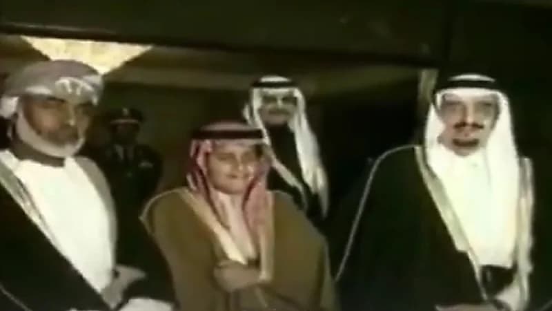 بالفيديو.. لقطات عفوية جمعت الأمير تركي مع السلطان قابوس والملك فهد