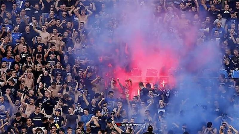 بعد مقتل مشجع ..منع جماهير دينامو زغرب من الملاعب الأوروبية