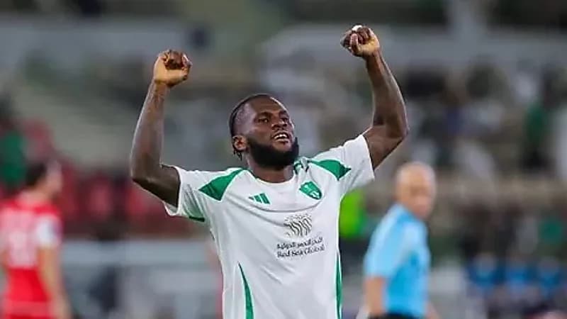 نادي إنجليزي يفاوض الأهلي لضم كيسيه