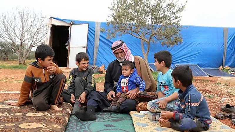 مأساة مسن فقد زوجته و13 من أبنائه ولُقب بـ " أبو الشهداء "