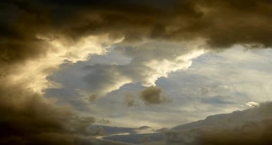 تحذير لأهالي 6 مناطق من التقلبات الجوية