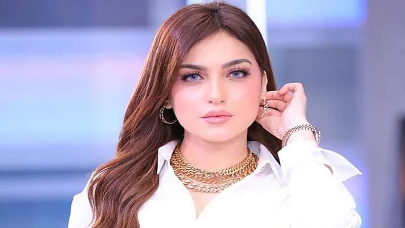 ياسمين عز تجذب الأنظار بظهورها بالأبيض