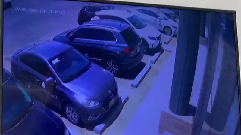 شاهد.. شاب ينقذ مسن سقط من سيارته وسط الطريق بالرياض 