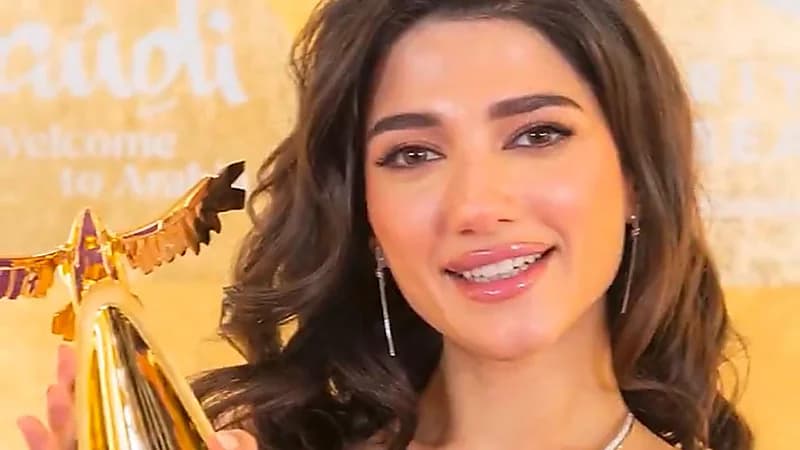 نارين بيوتي تكشف سبب بكائها أثناء تكريمها في Joy Awards .. فيديو