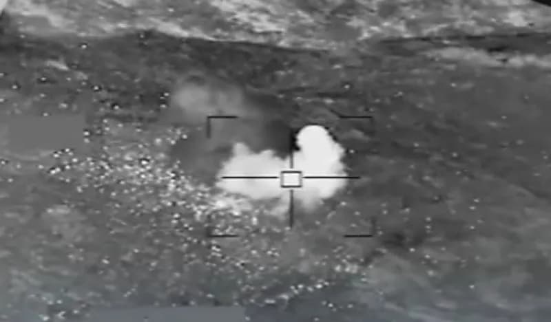 شاهد.. التحالف ينشر لقطات لتدمير 3 طائرات مسيّرة أطلقتها الحوثيين تجاه المنطقة الجنوبية