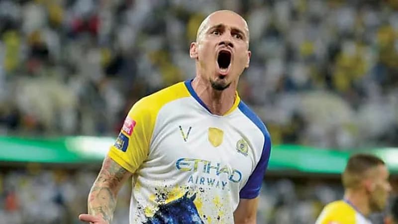 أتلتيكو مينيرو يتواصل مع مايكون للتعاقد معه