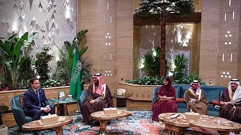 ولي العهد يستقبل وزير الخارجية الأمريكي .. فيديو وصور