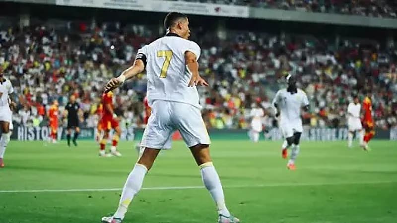 رونالدو يتنازل عن ركلة جزاء لساديو ماني ويشعل المنصات بتواضعه اللافت.. فيديو