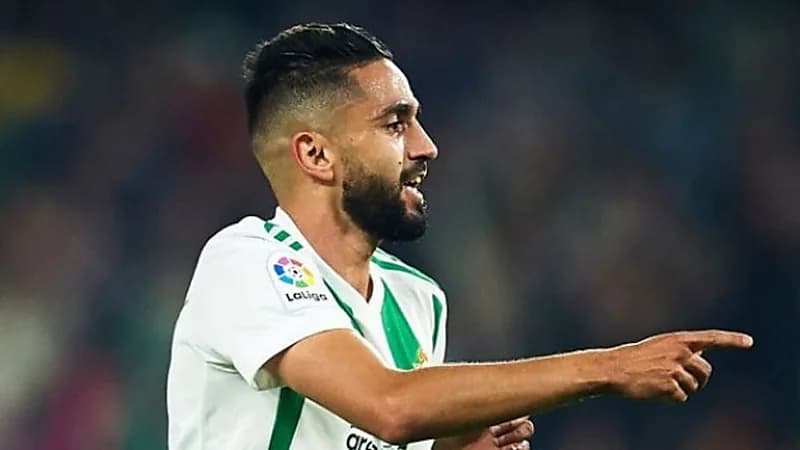 الجزائري رياض بودبوز على رادار الأهلي