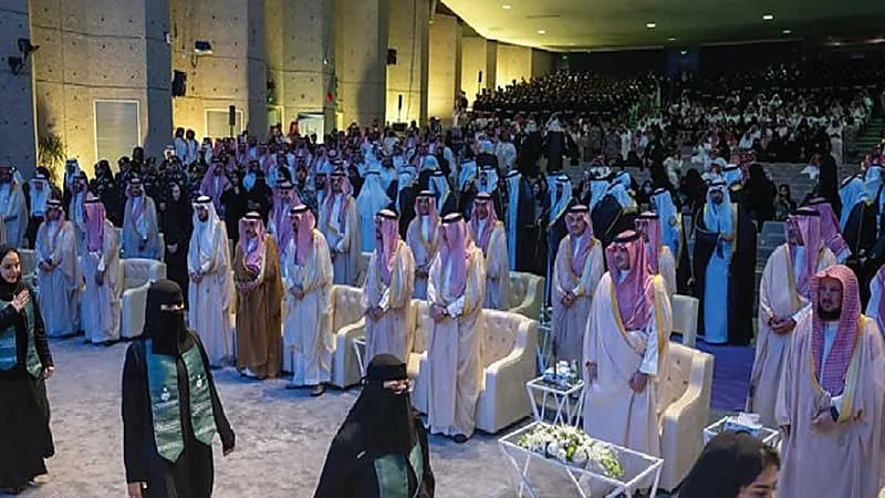 وزير الداخلية يرعى حفل تخريج 555 خريجًا من البرامج الأكاديمية للخدمات الطبية