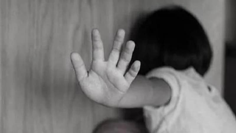 قتل طفلة على يد زوجة عمها بسبب الذهب