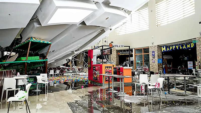 مصرع وإصابة 80 شخصًا في انهيار قاعة داخل مركز تجاري