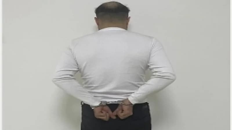 القبض على مقيم لانتحاله صفة رجل أمن وسلب تحت تهديد السلاح بالرياض