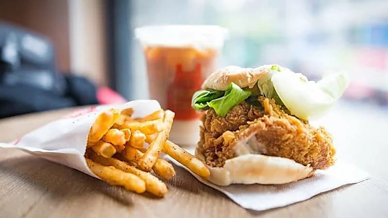 أضرار تناول البطاطس والوجبات السريعة غير الطازجة