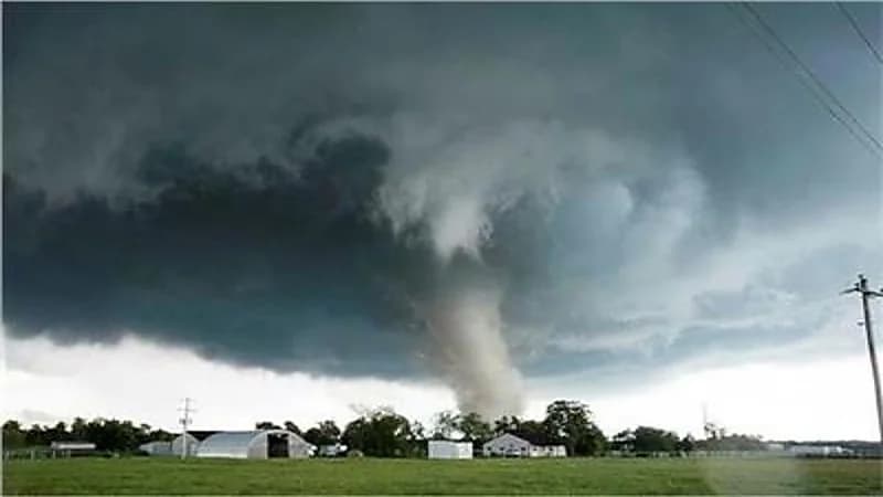 هونغ كونغ تستعد لإعصار ويفا المدمر.. فيديو