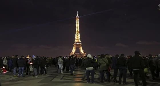 بالصور.. احتفالات ضخمة برأس السنة في الشانزلزيه بباريس