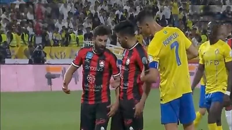 نقاش حاد بين لاعبا الرائد ورونالدو يصلح بينهما .. فيديو