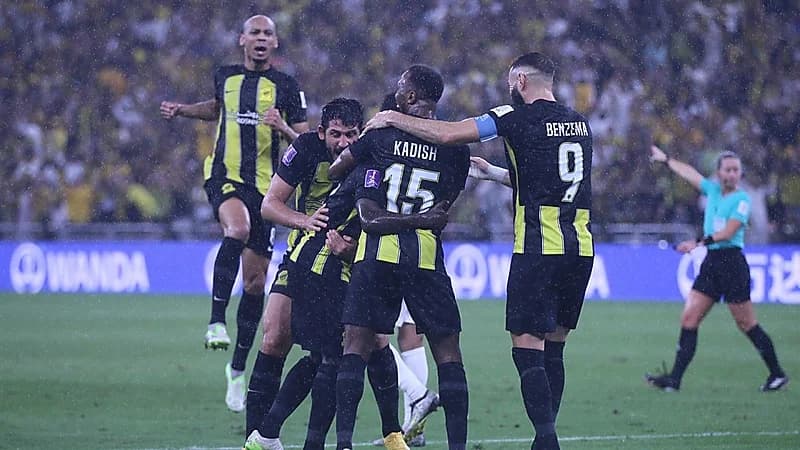 الاتحاد يتغلب على أوكلاند بثلاثية .. صور