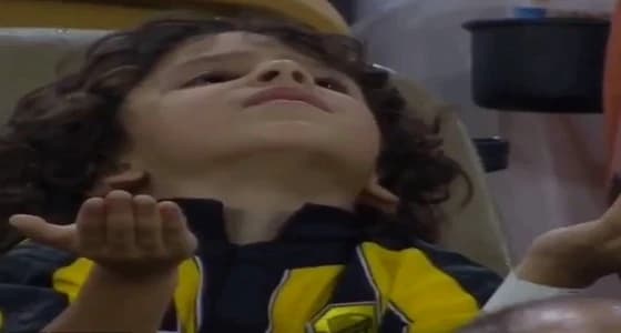 بالفيديو.. " آل الشيخ " يعد طفلا اتحاديا بالفرح قريبًا