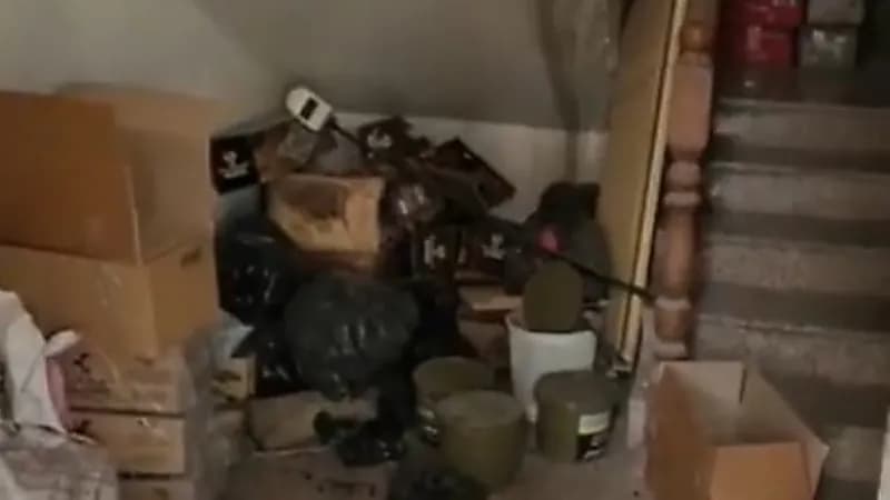 شاهد..  ضبط مستودع عشوائي لتخزين منتجات التبع بحي غليل 