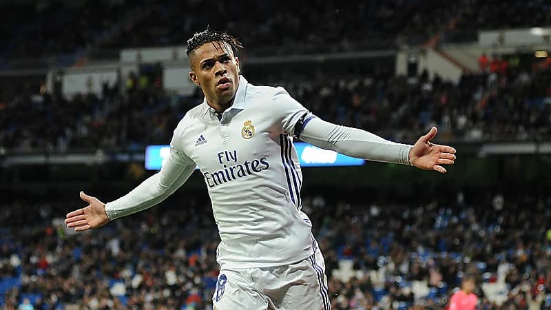 مهاجم ريال مدريد يتلقى عرضين مغريين من الشباب والفتح