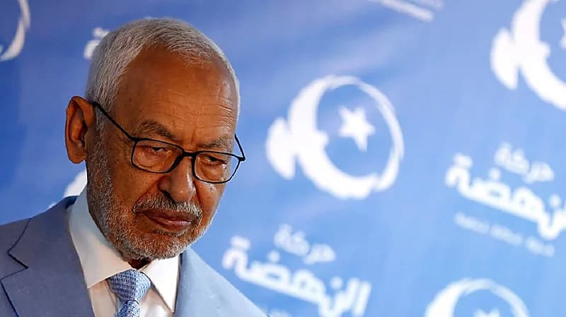 نقل الغنوشي إلى المستشفى