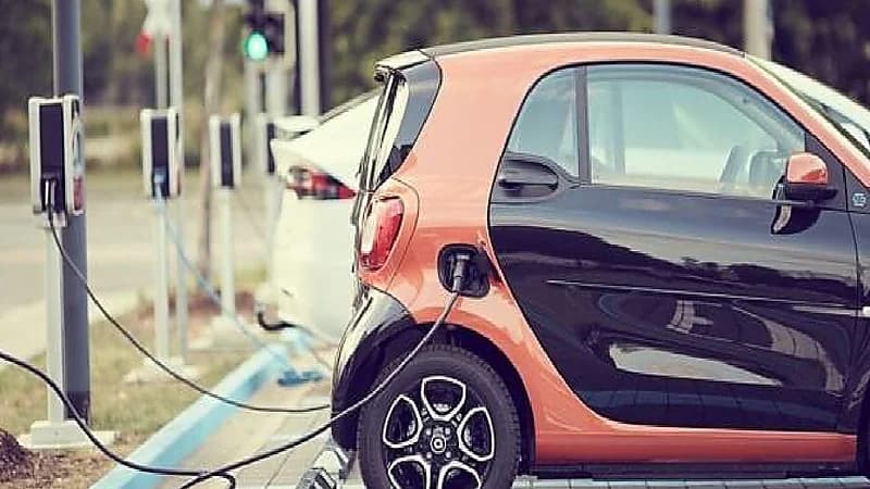 بالفيديو .. " النقل " : جار حصر الطرق لتهيئتها للمركبات العاملة بالطاقة البديلة