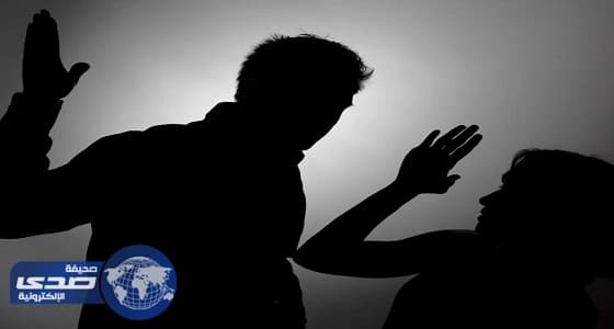 جزائري يعذب زوجته ويطردها في الشارع عارية