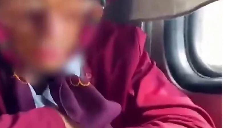 أوكراني يتنكر في زي امرأة عجوز هربا من التجنيد الإجباري .. فيديو